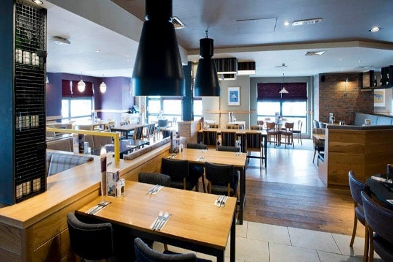 Premier Inn Stirling City Centre エクステリア 写真